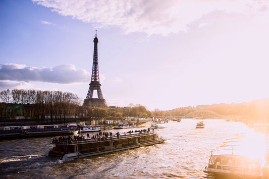 Acceso prioritario a la Torre Eiffel, tour interactivo por la ciudad y crucero por el Sena